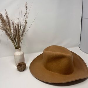 100% wool hat - Never worn - cute for fall